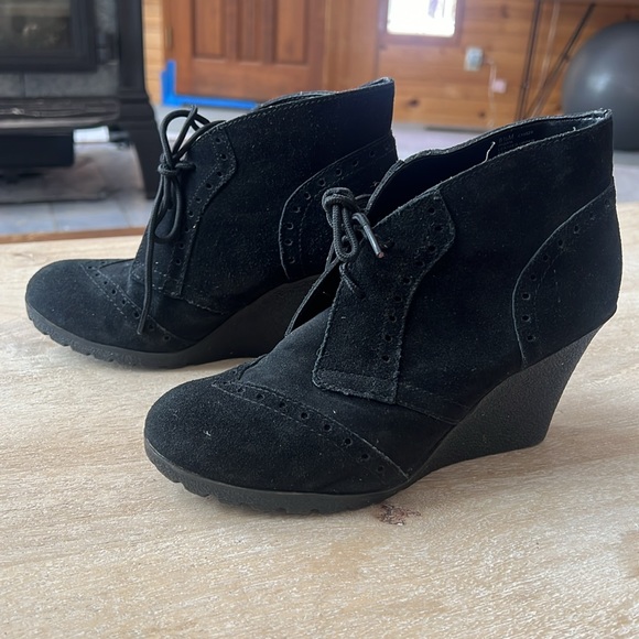 Black suede ankle booties - Picture 2 of 4